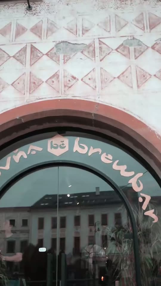 Príprava signature drinku v bare Barovňa Čarovňa