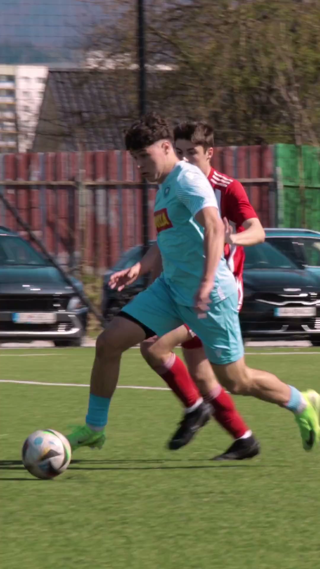 Záber zo športového videa — derby zápas Hamšík Academy